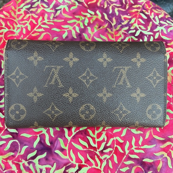 Louis Vuitton Monogram Sarah Wallet - Picture 4 of 17